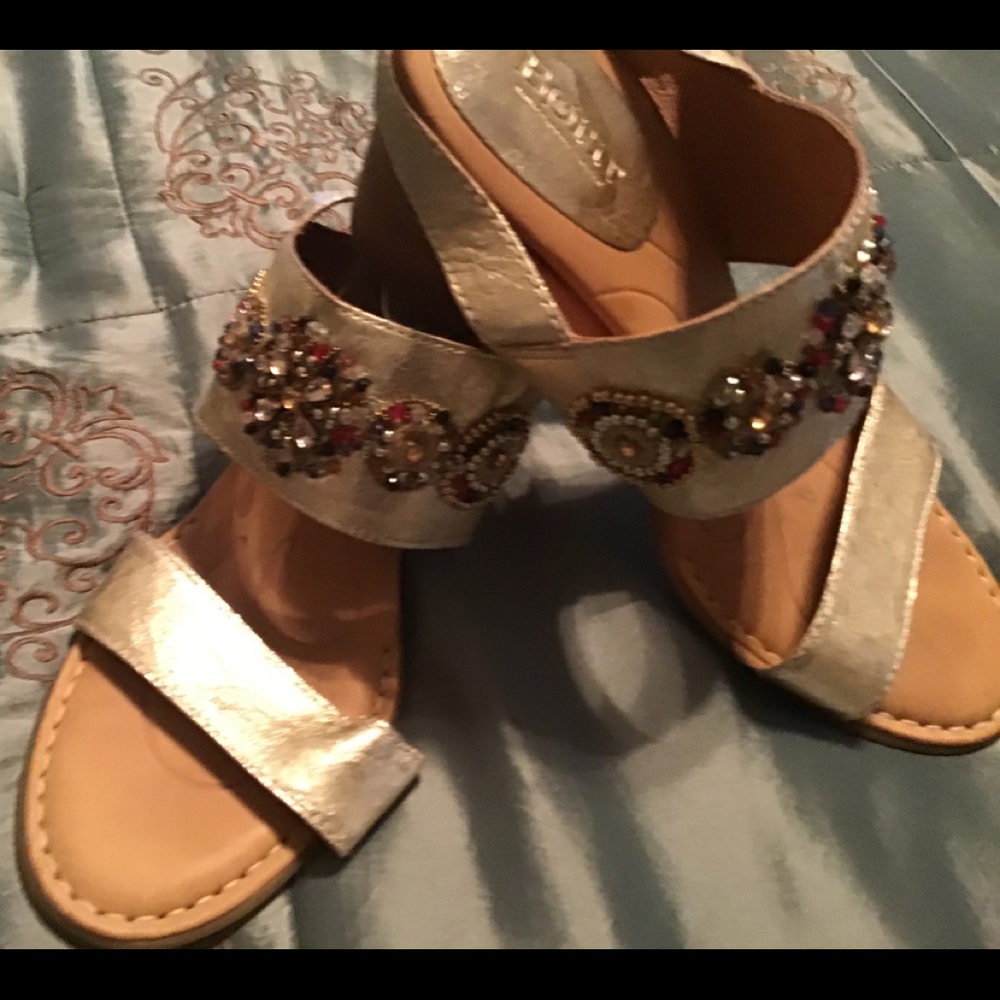 Born sandals